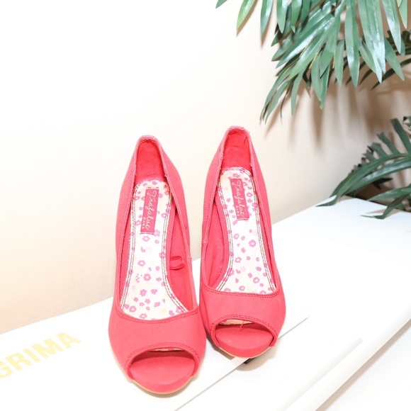 Shoes - Picture 4 of 4